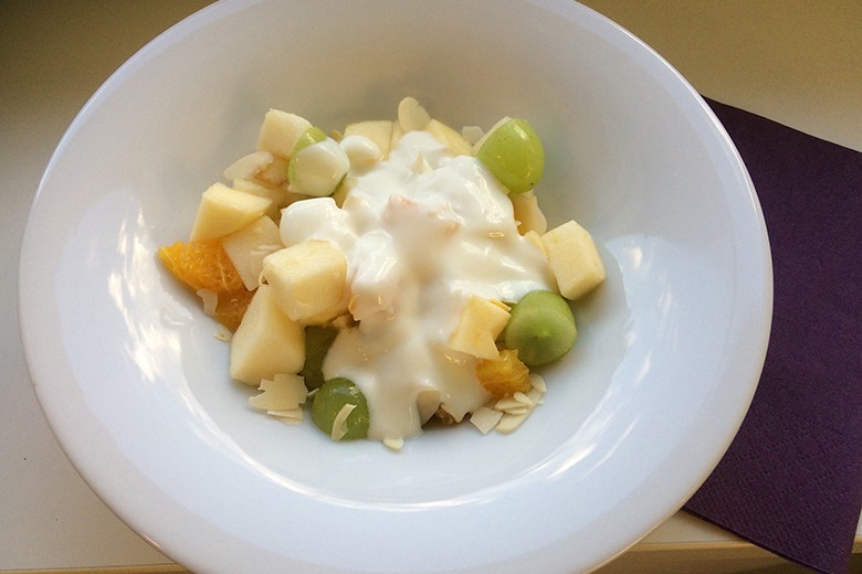 Fruchtsalat mit Mandeln