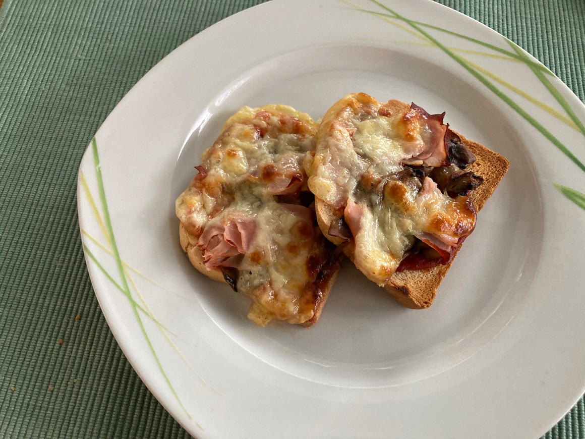 Pizza-Toast mit Schinken - Rezept