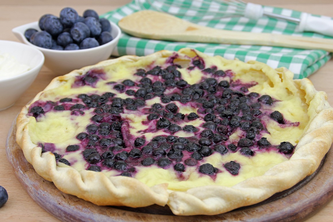 Flammkuchen mit Blaubeeren