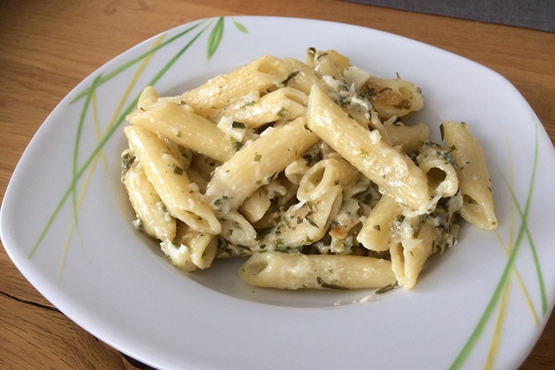 Kräuternudeln mit Käse