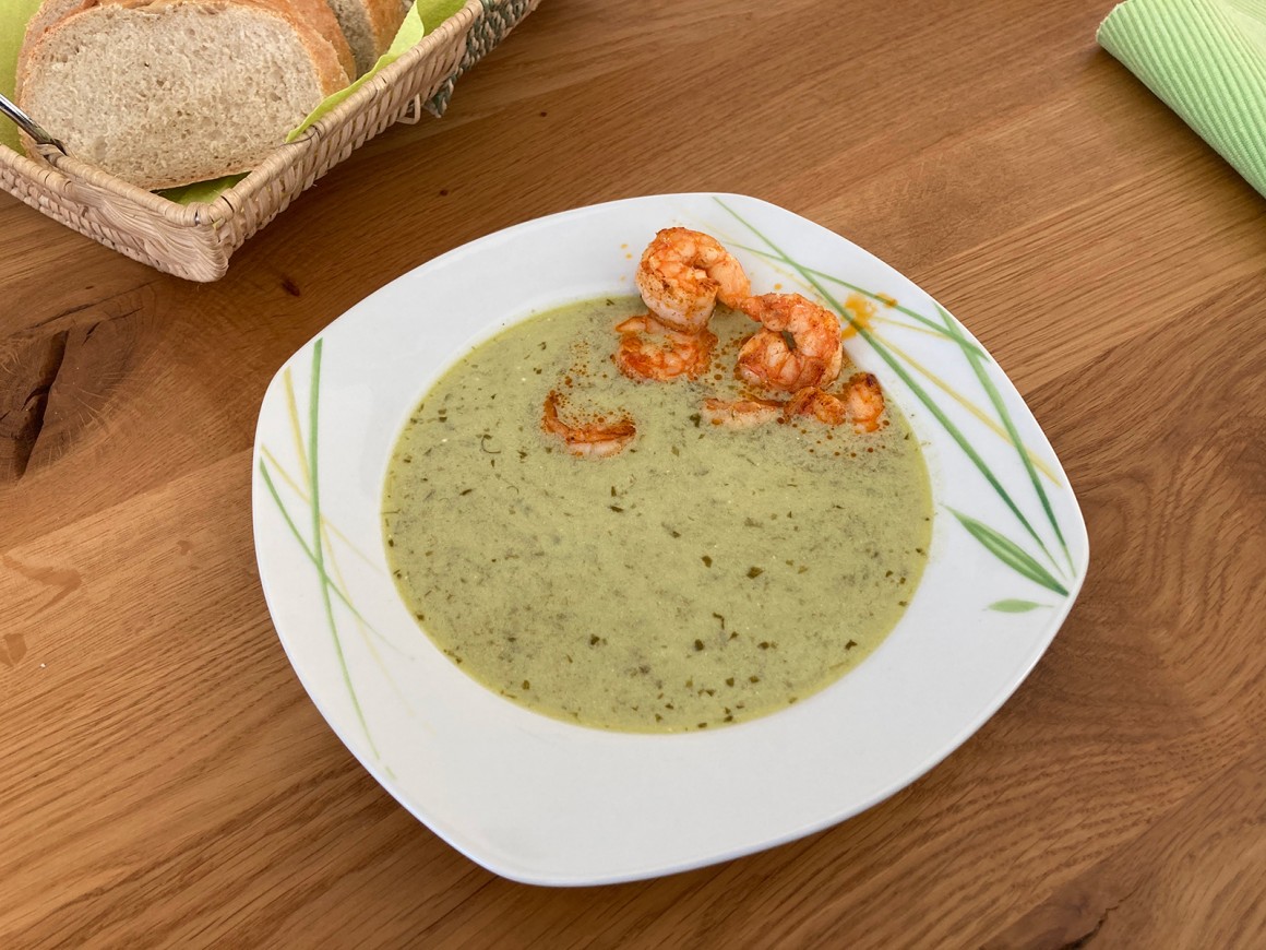 Bärlauchsuppe mit Garnelen