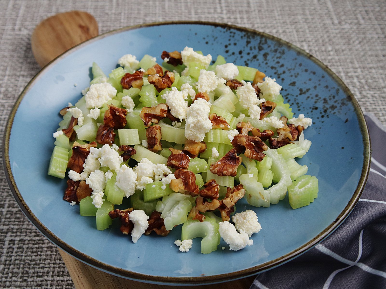 Stangensellerie-Salat mit Feta