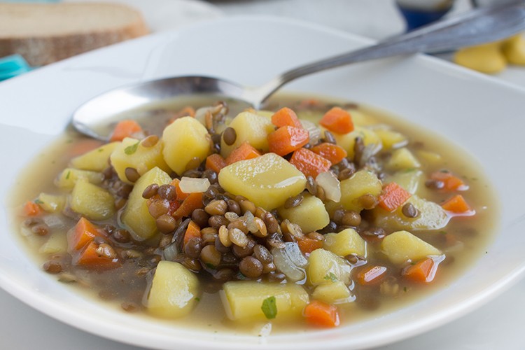 Linsensuppe mit Steckrüben