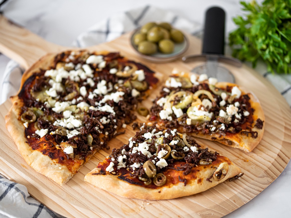 Griechische Hackfleischpizza