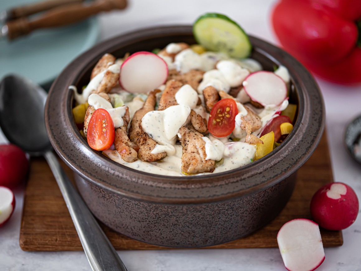 Chefsalat mit Putenstreifen