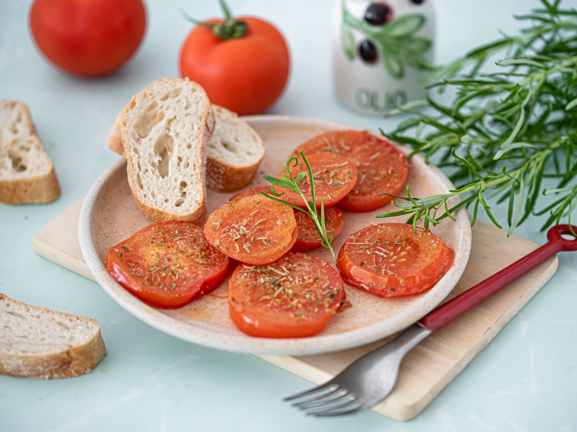 Gebratene Tomatenscheiben mit Rosmarin
