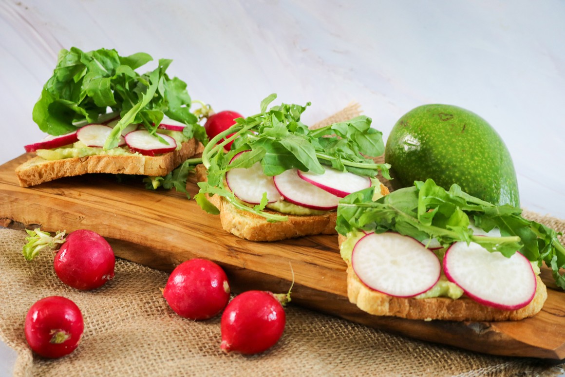 Veganes Avocado-Radieschen-Sandwich