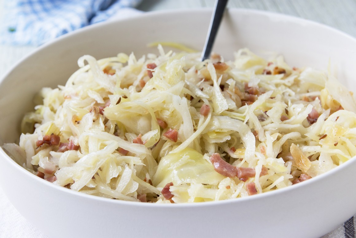 Weißkohlsalat mit Speck - Rezept