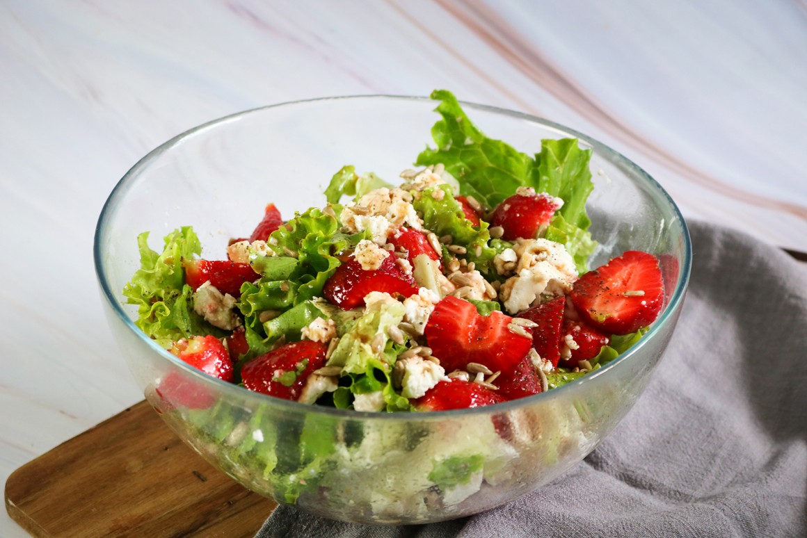 Erdbeersalat mit Feta - Rezept