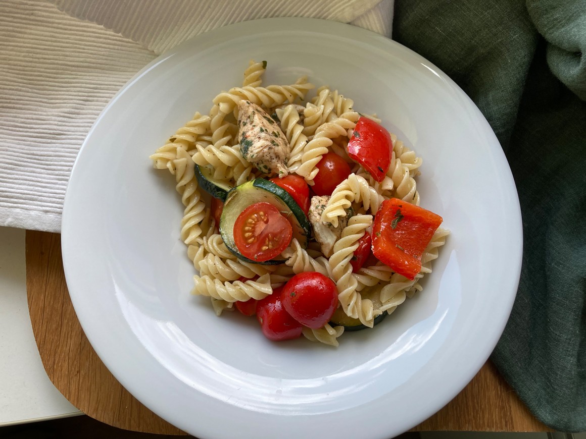 Nudelsalat mit Hähnchen