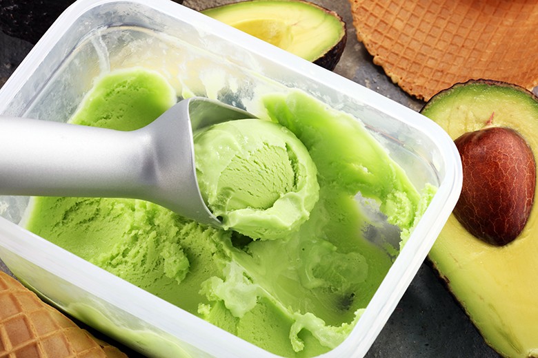 Avocado Eis mit Mandelmilch
