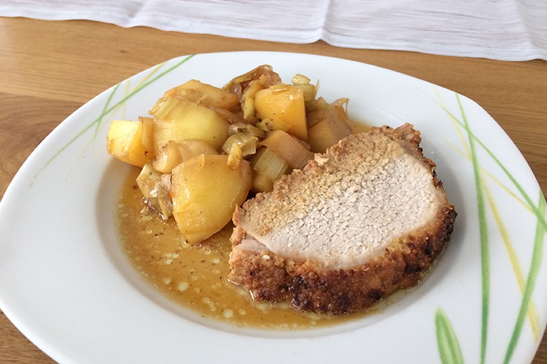 Schweinebraten mit Senfkruste und Porree-Apfel-Gemüse