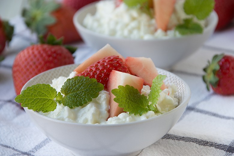 Erdbeeren auf Frischkäse