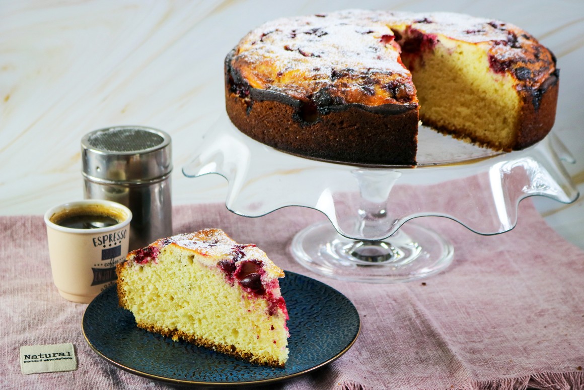 Quarkkuchen mit Kirschen