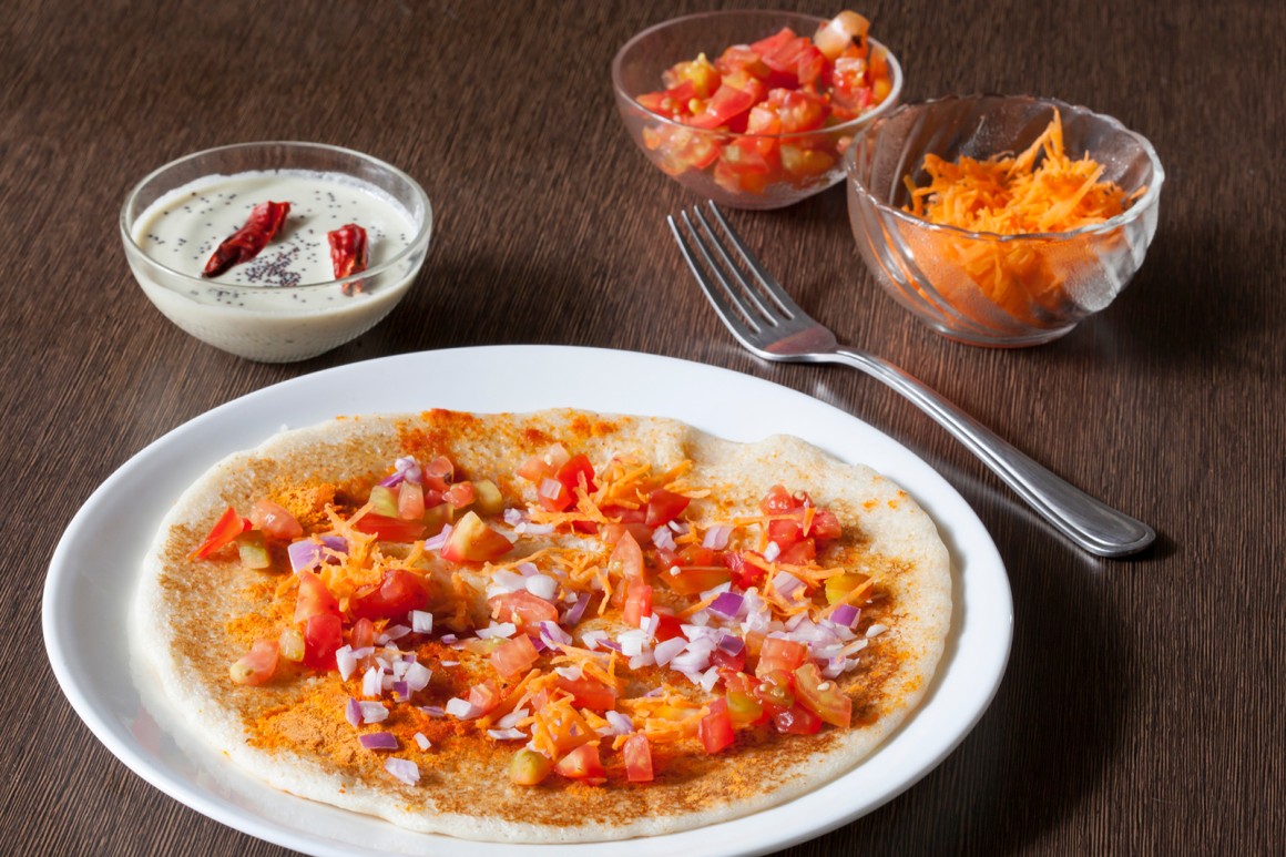 Zwiebel-Tomaten-Karotten-Uttapam