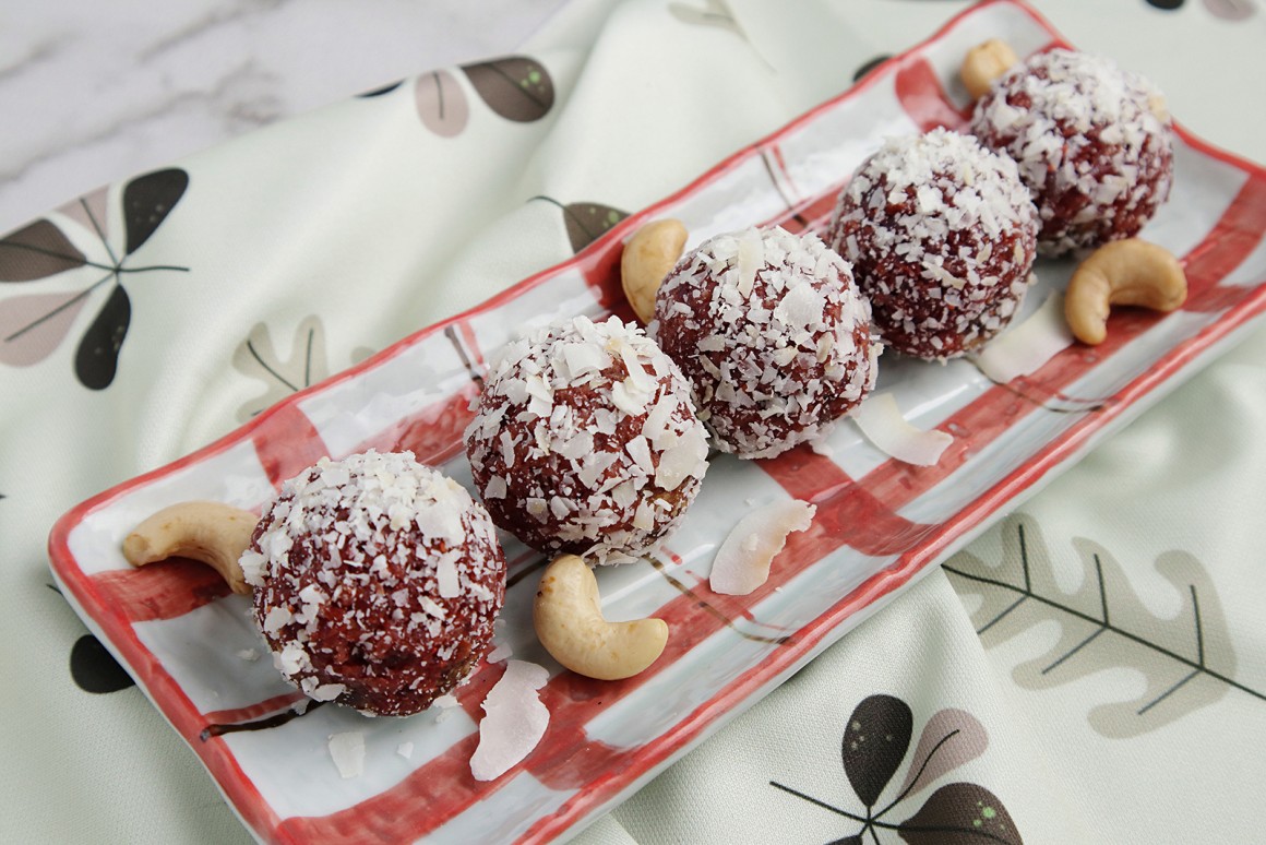 Energy Balls mit Erdbeeren und Cashewnüssen