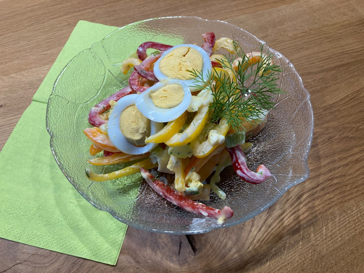 Paprika-Salat mit Ei - Rezept