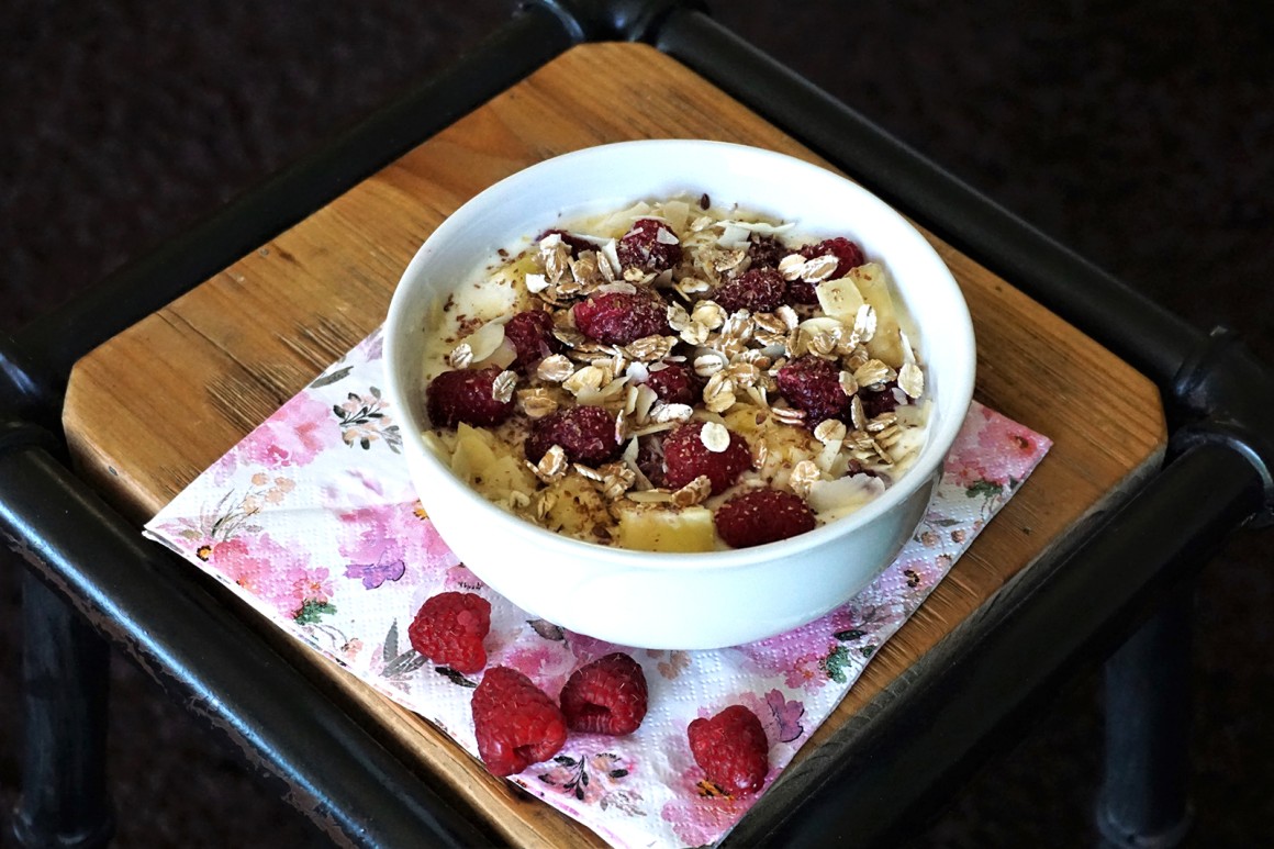 Sommerliche Frühstücksbowl