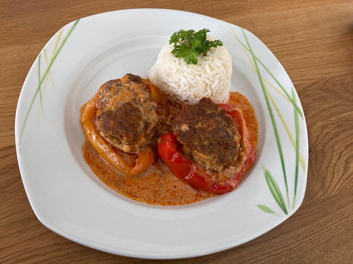 Gefüllte Paprikaschoten mit Hackfleisch