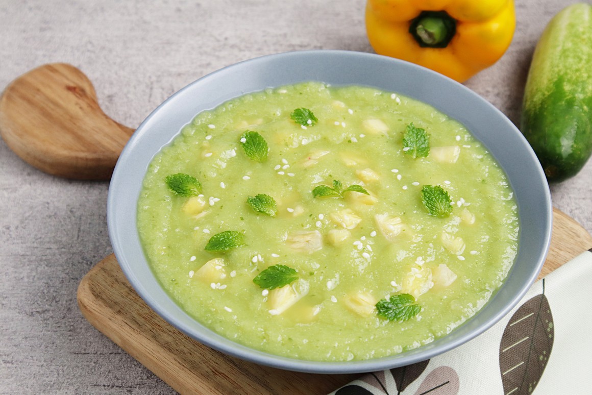 Rohkost Ananas-Gurken-Suppe