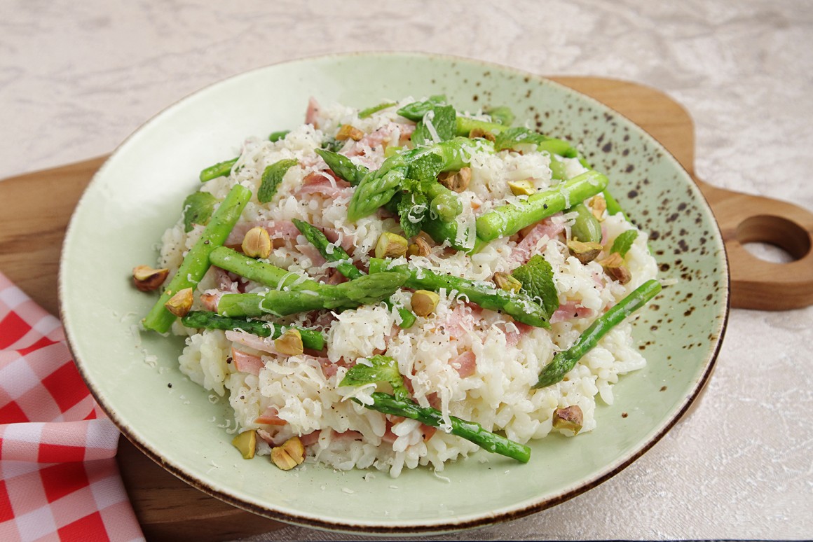 Spargelrisotto mit Minze und Pistazien