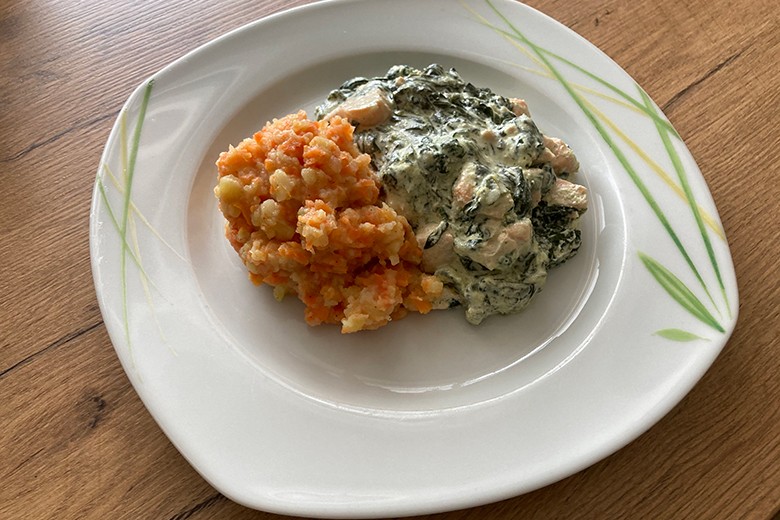 Lachs-Ragout mit Möhren-Kartoffelstampf
