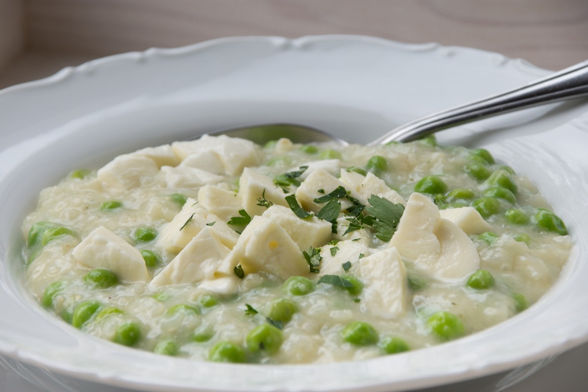 Erbsen-Risotto mit Büffelmozzarella