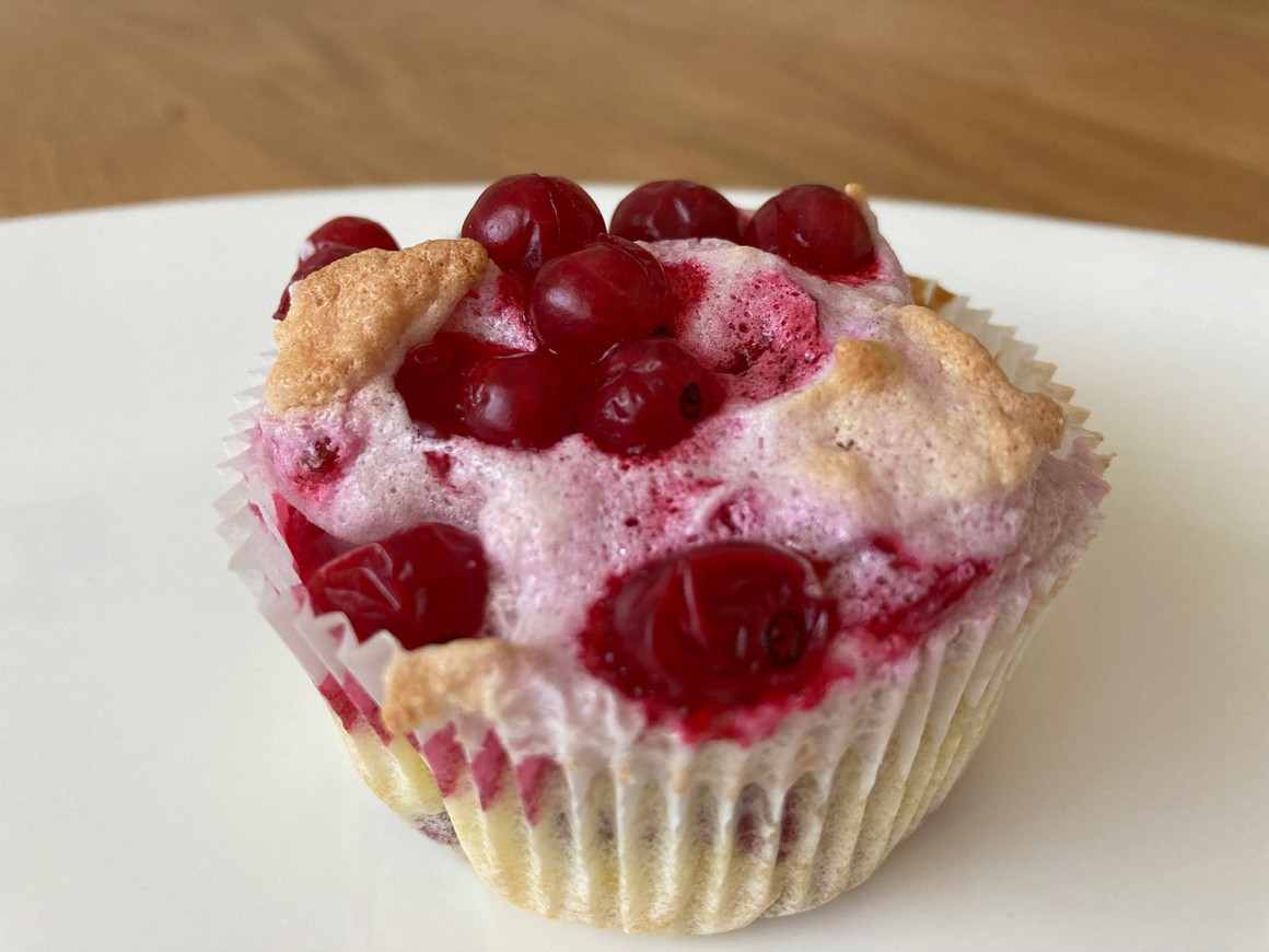 Johannisbeermuffins mit Baiserhaube - Rezept