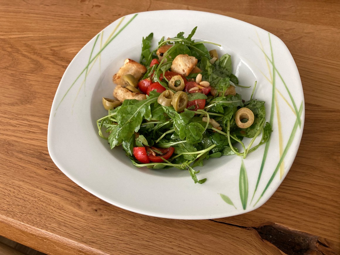 Mediterraner Brotsalat