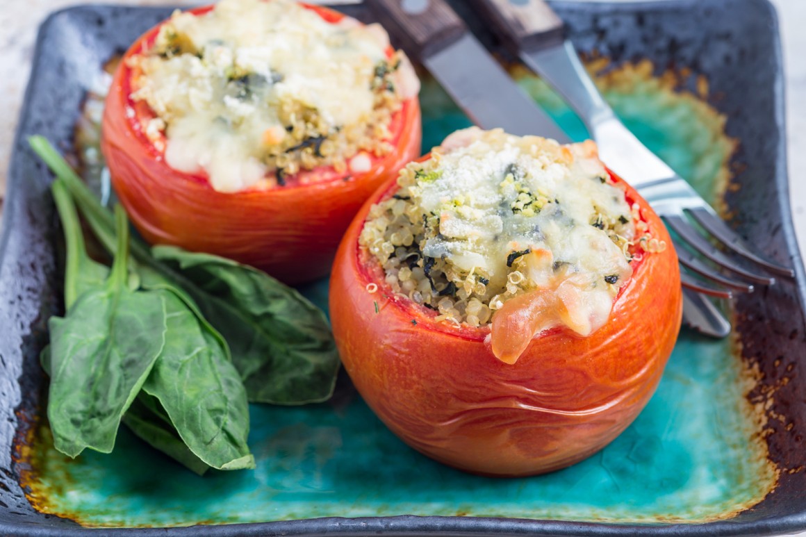 Gefüllte Tomaten mit Quinoa und Spinat - Rezept