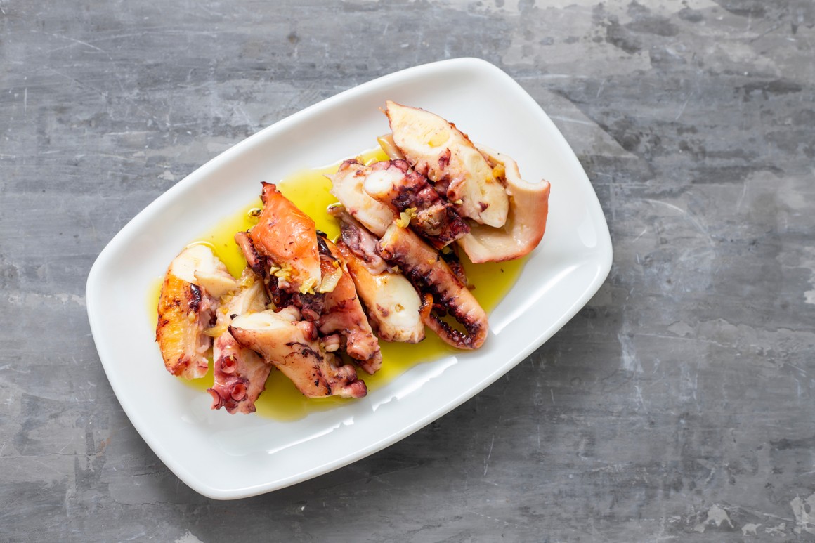 Gegrillter Oktopus mit Olivenöl