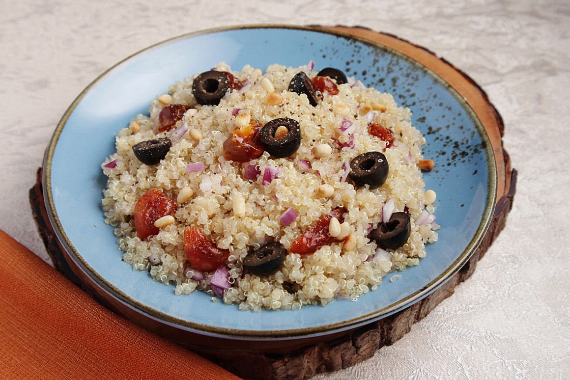 Quinoasalat mit getrockneten Tomaten
