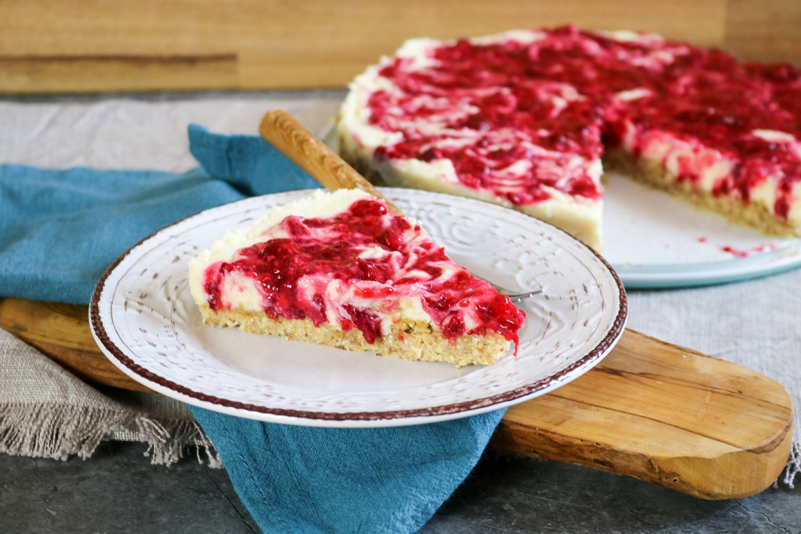 Frischkäsetorte mit weißer Schokolade und Himbeeren - Rezept