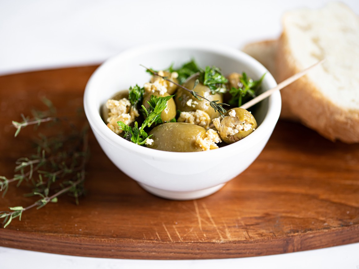 Oliven mit deftigem Räuchertofu