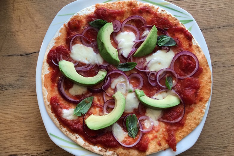 Avocado-Tortilla-Pizza