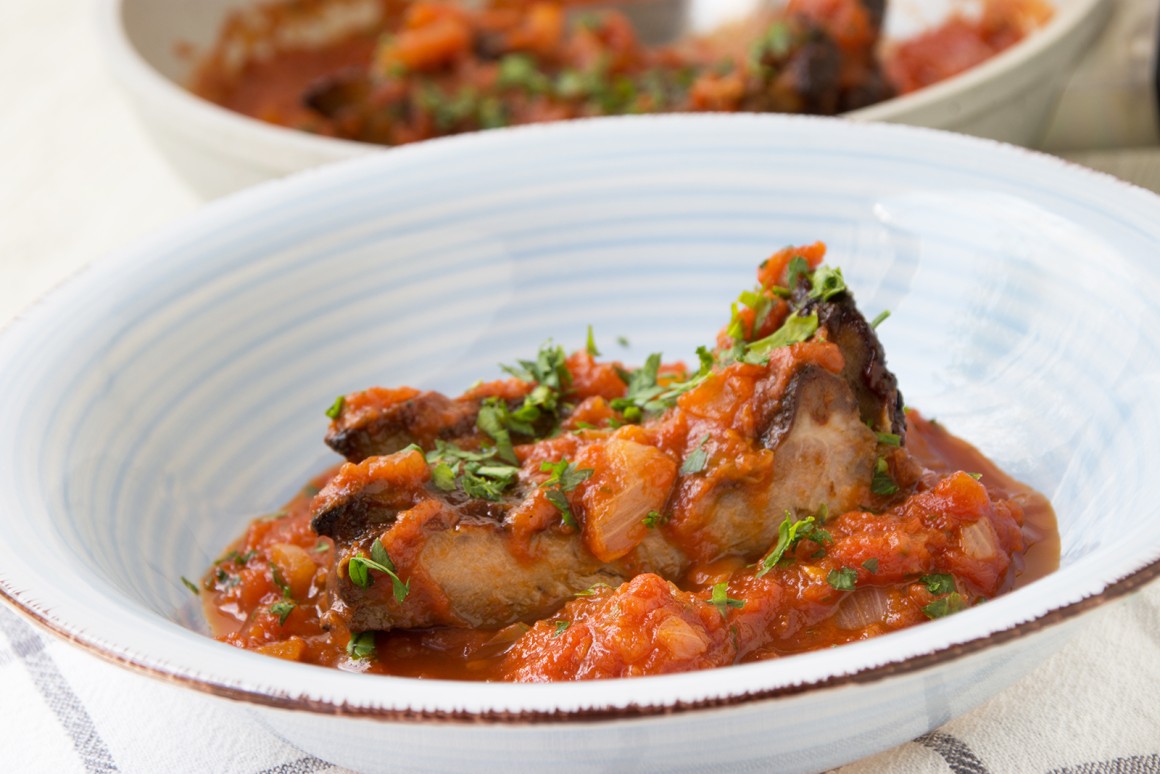 Schweinerippchen mit Tomatensauce - Rezept