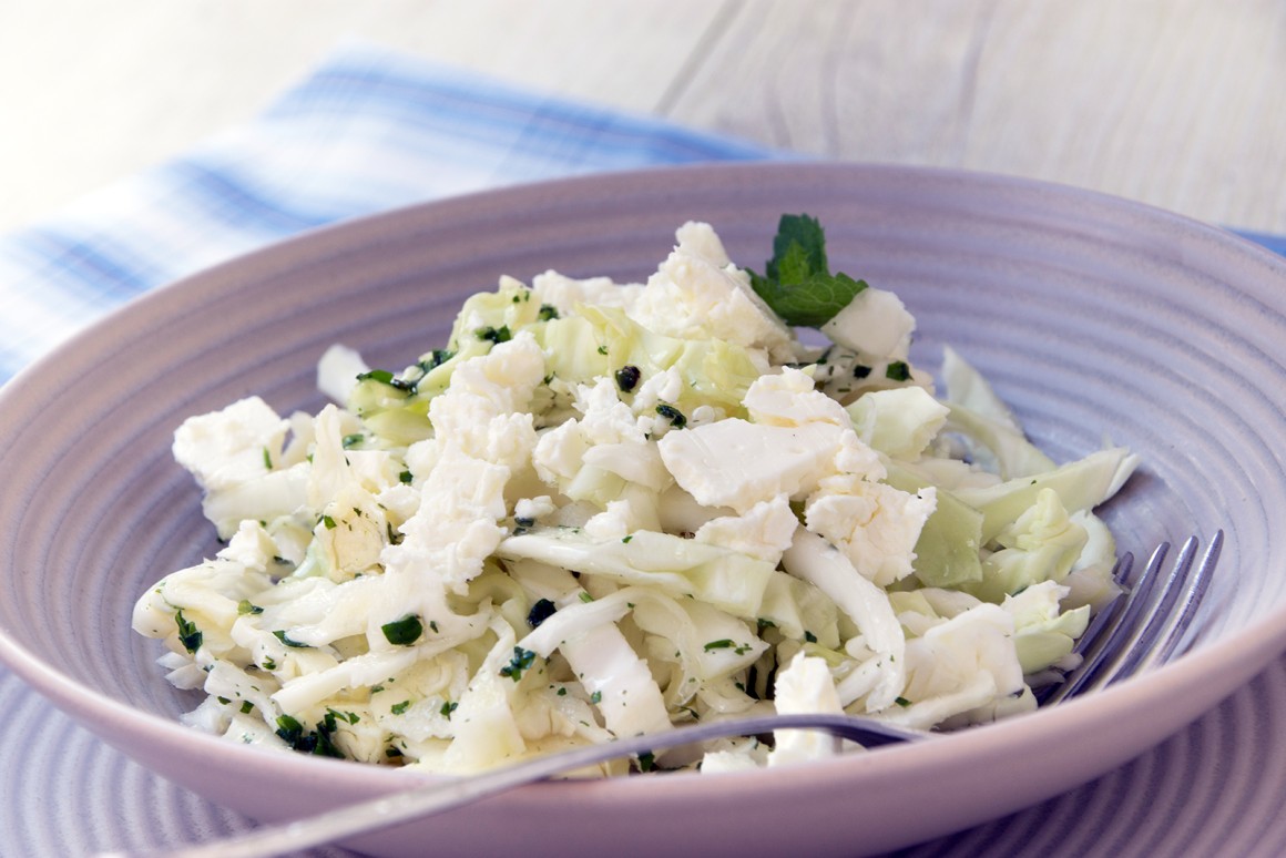 Weißkohl mit Feta-Dressing