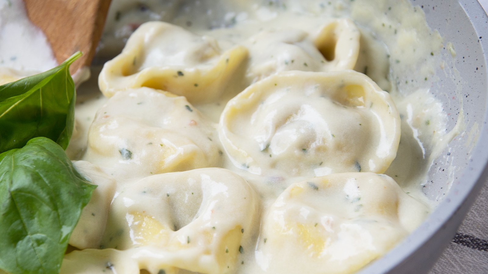 Tortellini in Gorgonzola-Sahne-Sauce - Rezept