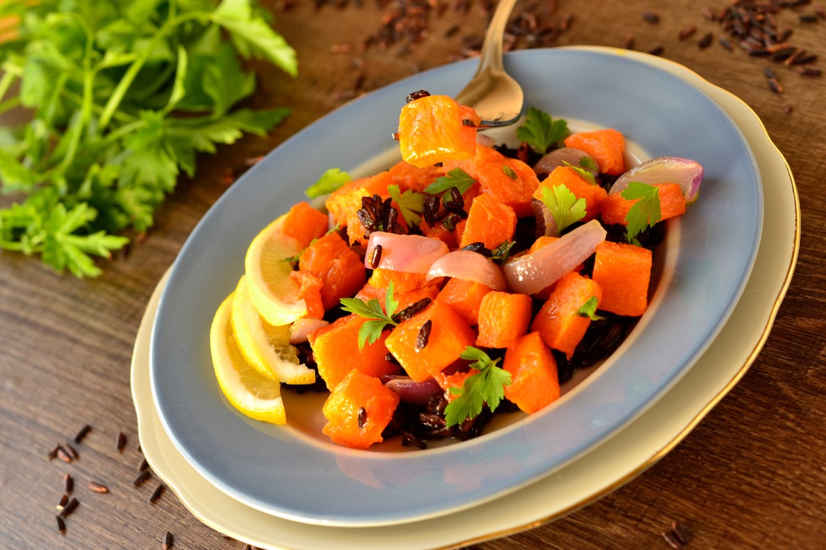 Kürbis mit Wildreis und roten Zwiebeln - Rezept