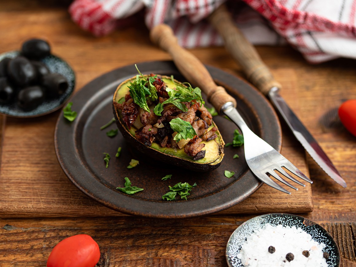 Gefüllte Avocado mit Hackfleisch