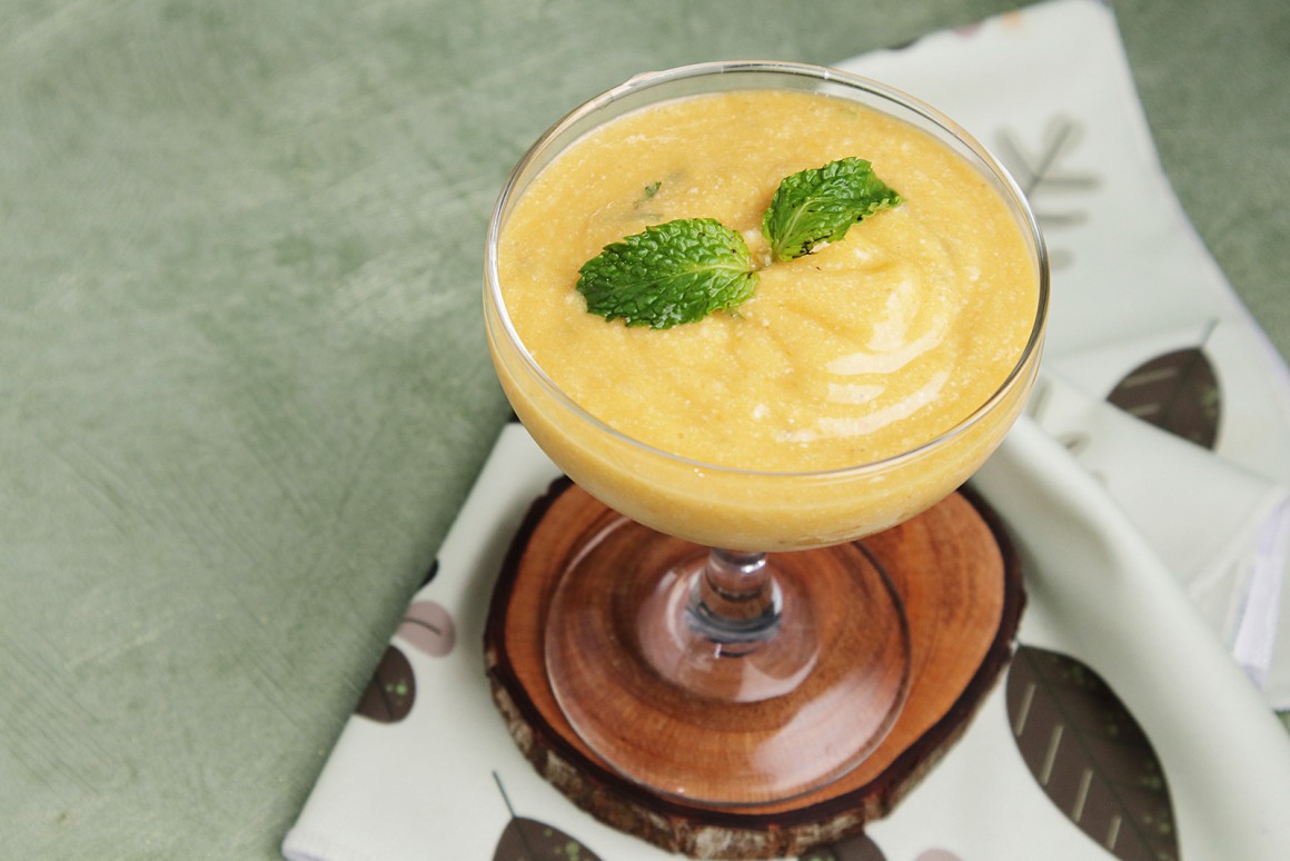 Rohkost Mango-Zitronenmelisse-Eis