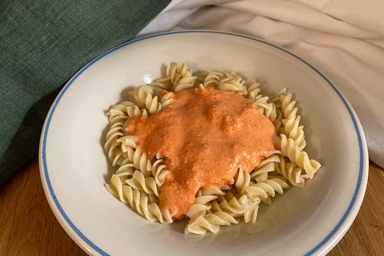 Nudeln mit Paprikasauce