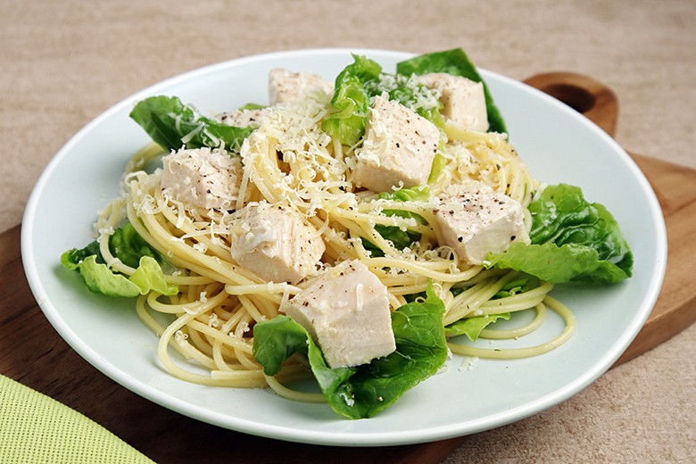 Warmer Nudelsalat mit Hühnchen
