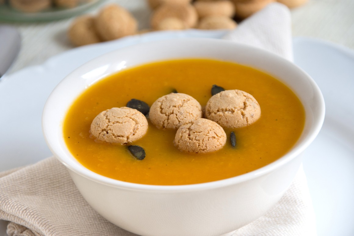 Kürbiscremesuppe mit Amaretti