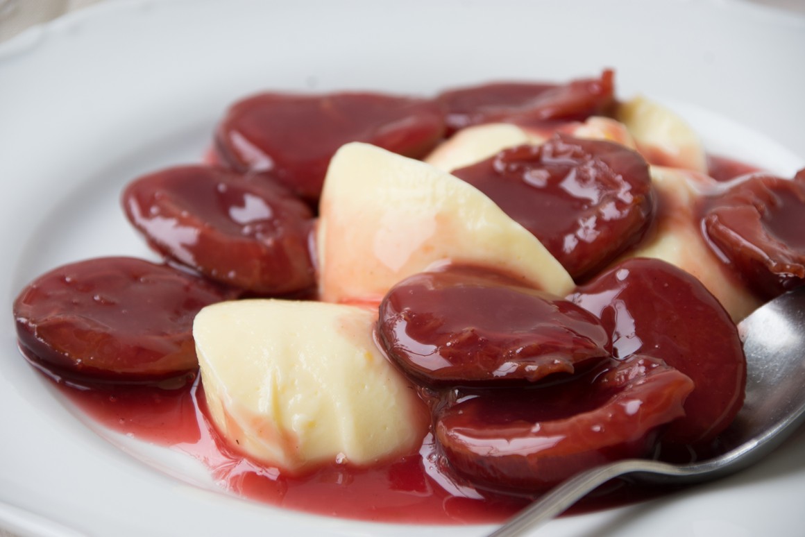 Zwetschgenröster mit Vanillepudding