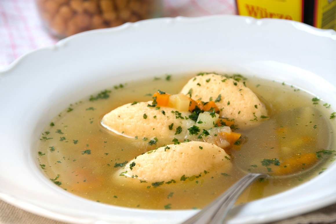 Brühe mit Passahklößchen