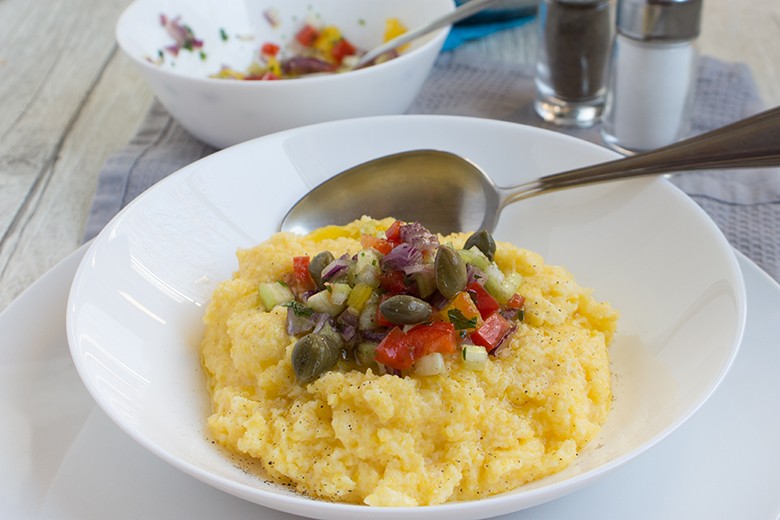 Polenta mit kalter Gemüsesauce