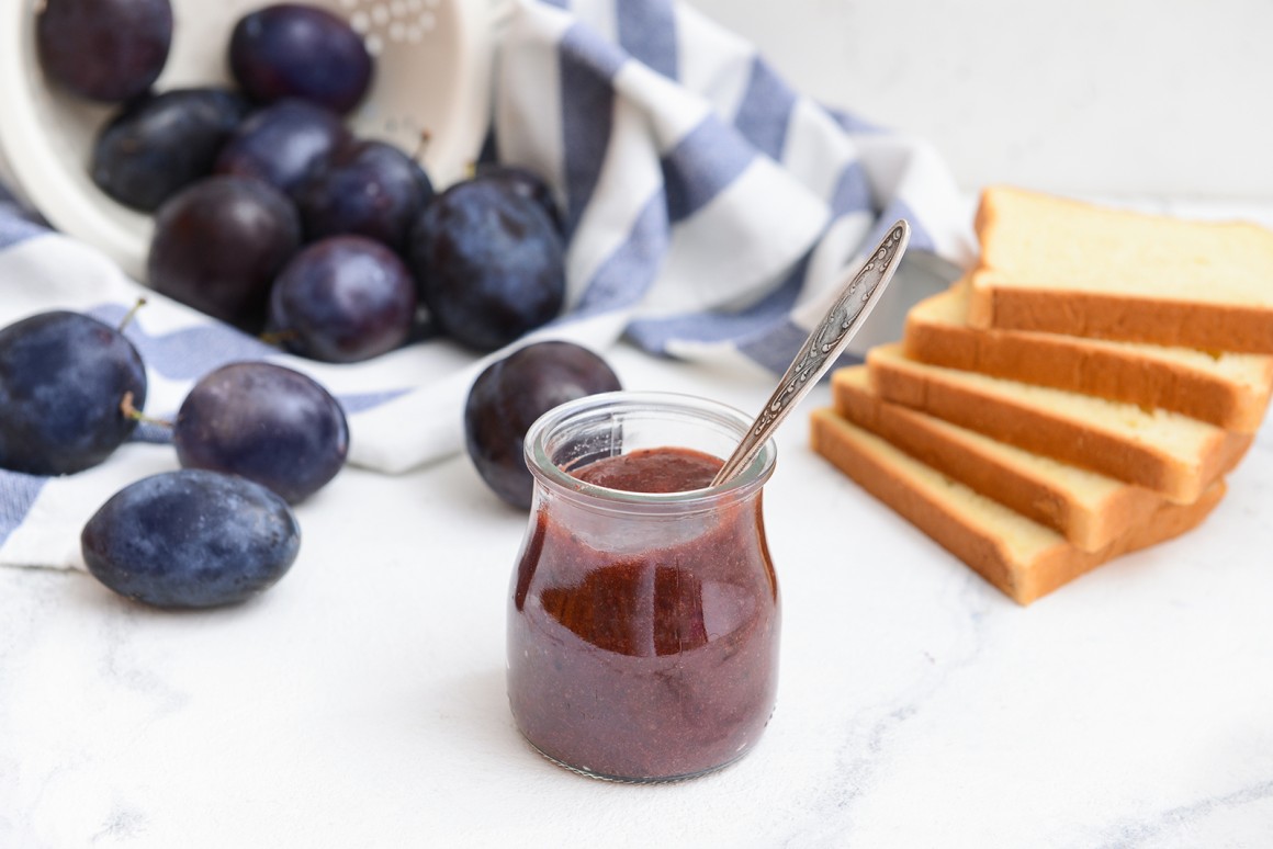 Zwetschgenmarmelade mit Rotwein