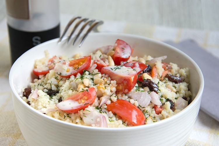 Couscous-Salat mit Joghurt-Dressing