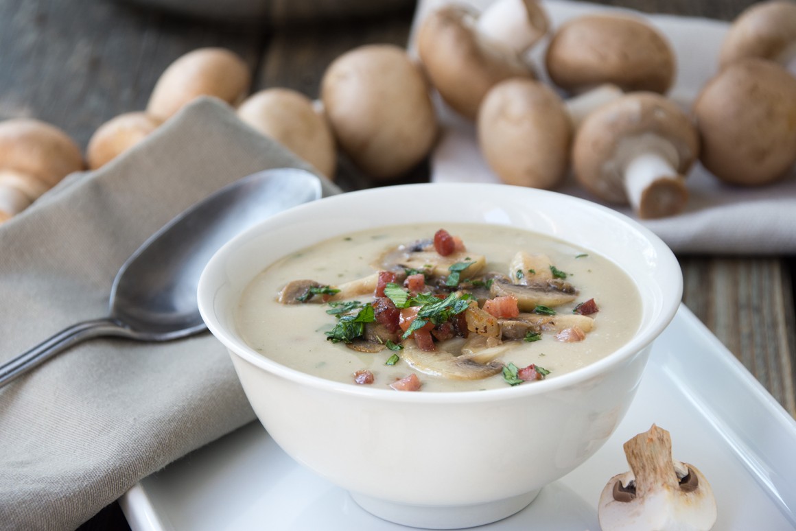 Champignonsuppe mit Schinken